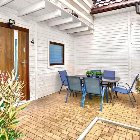 2 Bedroom Gorgeous In Grzybowo Vakantiehuis Grzybowo (West Pomeranian)